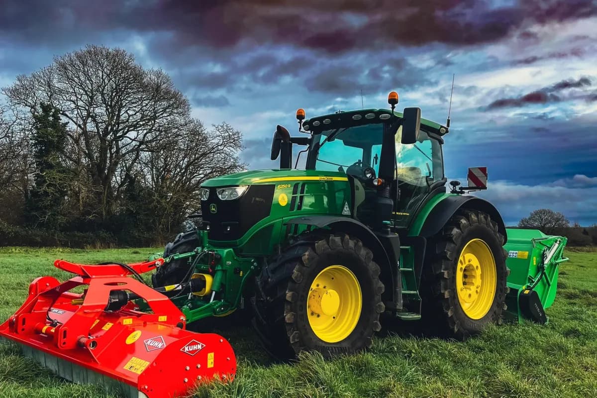 John Deere 6250R — Hampshire Paddock Management flagship tractor